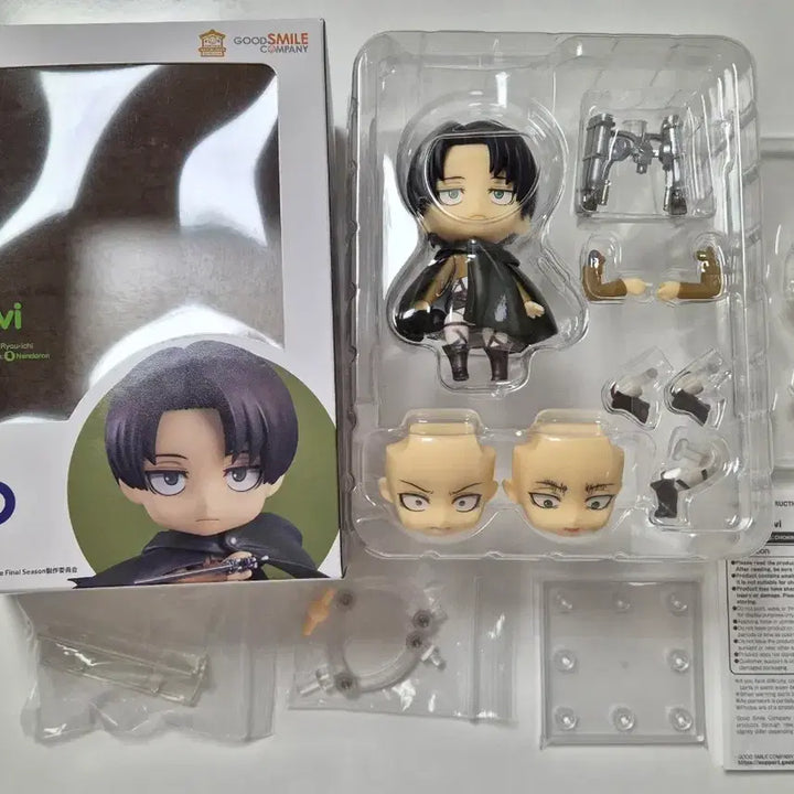 [BUNJANG] Attack on Titan Levi Ackerman Nendoroid Figures Bundle (390 &amp; 2002) / 진격거 리바이 피규어 일괄 (넨도로이드 390 &amp; 2002)