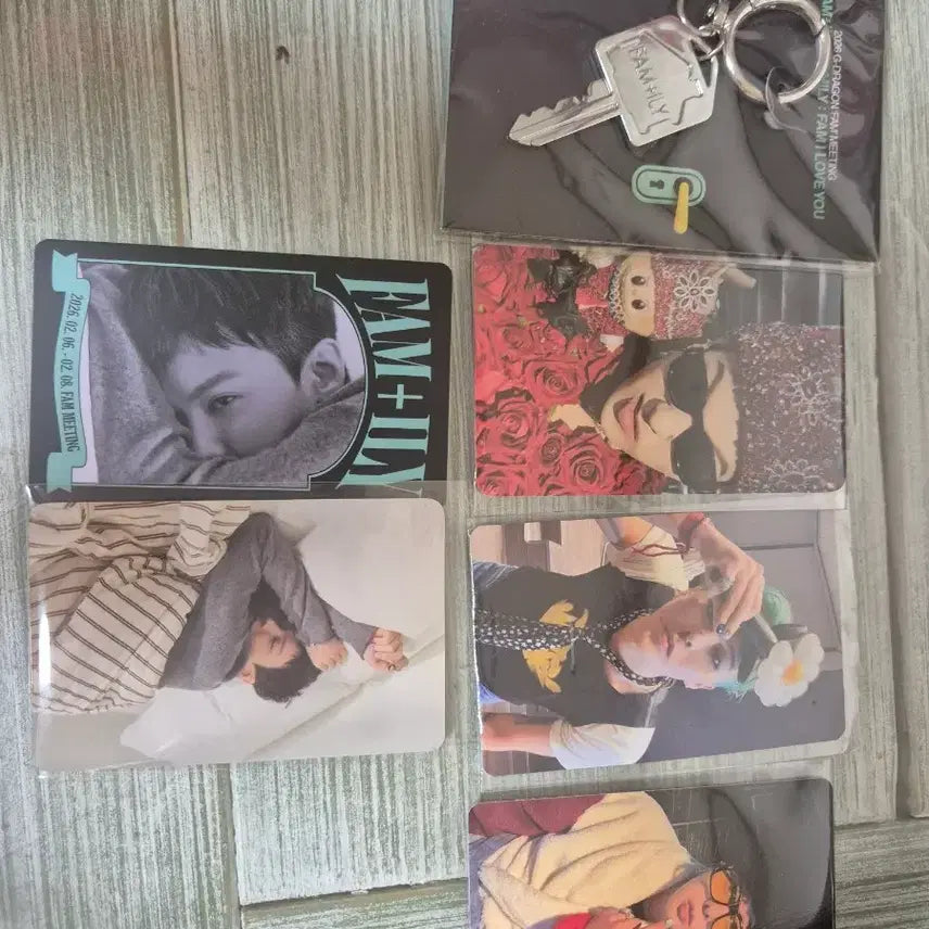 [BUNJANG] G-Dragon Daisy Bong &amp; Goods Bundle Set / 급처)지디 데이지봉&amp;굿즈들 일괄판매