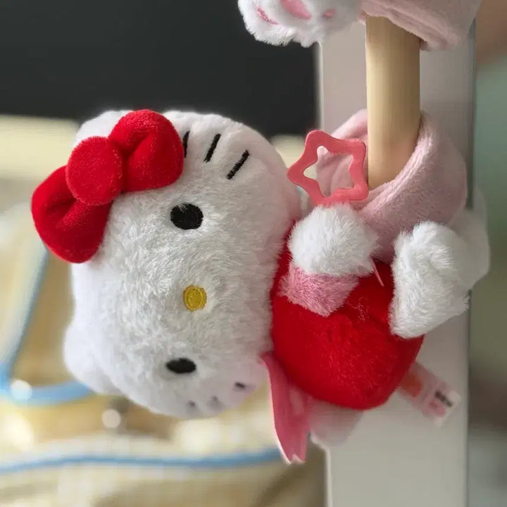 [BUNJANG] Hello Kitty Dangling Plush Toy / 헬로키티 손잡이 혹은 커튼 봉 등 안고 매달려있는 인형 새상품