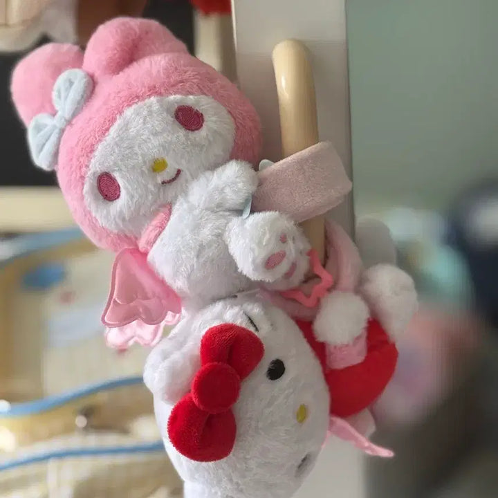 [BUNJANG] Hello Kitty Dangling Plush Toy / 헬로키티 손잡이 혹은 커튼 봉 등 안고 매달려있는 인형 새상품