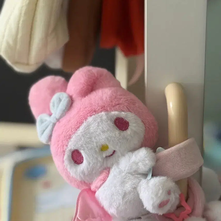 [BUNJANG] Hello Kitty Plush Doll with Hanging Strap / 헬로키티 손잡이 혹은 커튼 봉 등 안고 매달려있는 인형 새상품
