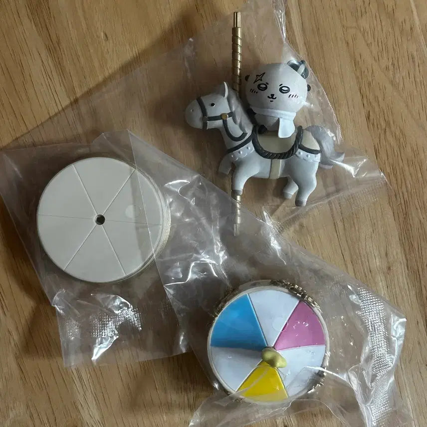 [BUNJANG] Cheeky Chikawa Arthurs Hong Kong Limited Carousel Figurine (Racco) / 치이카와 아티버스 홍콩 한정 회전목마 피규어 랏코