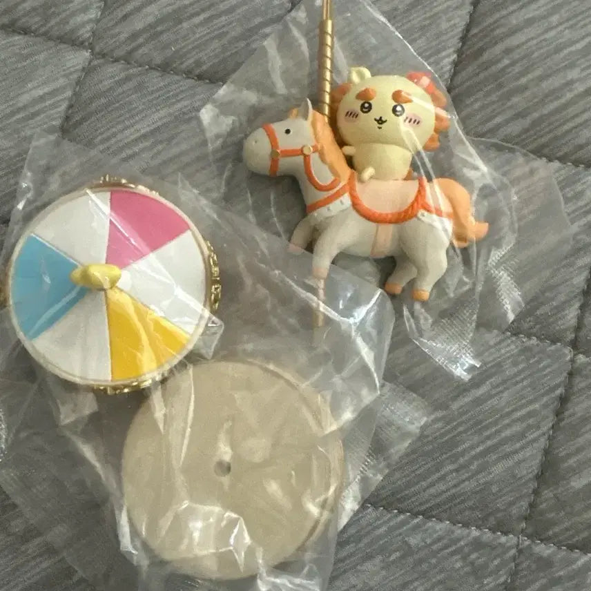 [BUNJANG] Chiikawa Artivus Hong Kong Limited Carousel Figure Racco / 치이카와 아티버스 홍콩 한정 회전목마 피규어 랏코