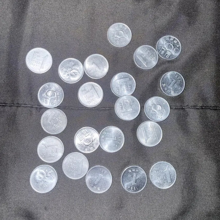 [BUNJANG] 1 Cent Coins (22 pcs) - Uncirculated / 준미사용 1원 동전 22개