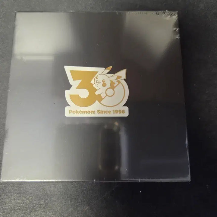 [BUNJANG] Pokemon Store 30th Anniversary Badge / 포켓몬스토어 30주년 기념 뱃지 8월