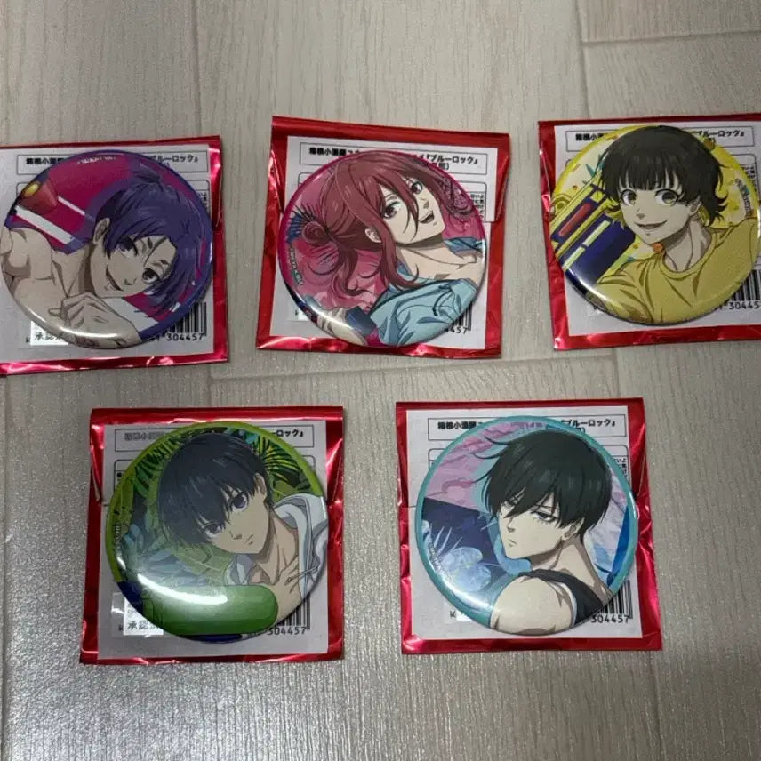 [BUNJANG] Blue Lock Swimsuit Can Badge Set - Featuring Rin, Yoichi, Meguru, Hyoma, and Reo / 블루록 수영복 캔뱃지 미카게 레오 ,이토시 린 ,이사기 요이치,바치라 메구루 ,치기리 효마