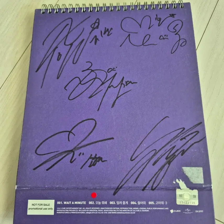 [BUNJANG] 4minute 2017 World Calendar Autographed / 친필사인 4minute 월드 2017 캘린더
