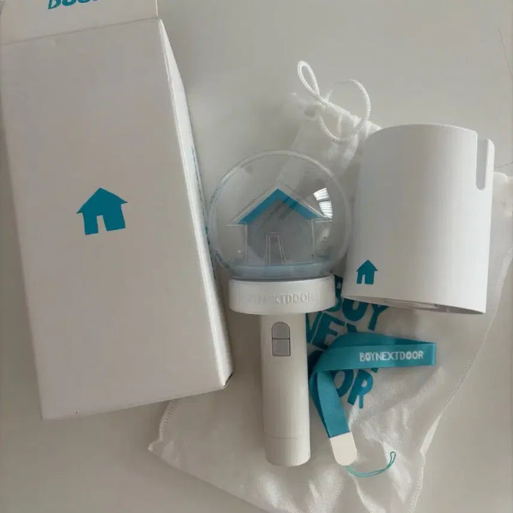 [BUNJANG] BOYNEXTDOOR Official Lightstick (Includes Stand) / 원더봉 원더스틱 보넥도응원봉 (거치대 포함)