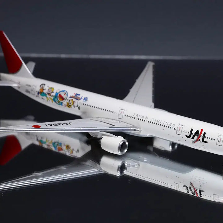 [BUNJANG] JAL Boeing 777-300 Doraemon JA8941 1:400 Scale Model / 1:400 JAL Boeing 777-300 Doraemon JA8941 비행기모형