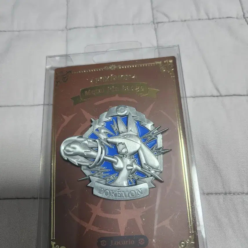 [BUNJANG] Pokemon Card Playmat &amp; Lucario Pin Badge Set / 선착순서비스)포켓몬카드 루카리오 핀뱃지