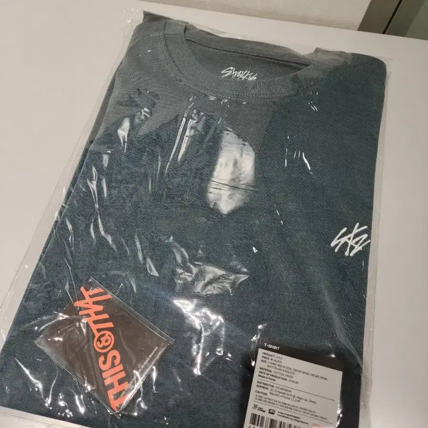 [BUNJANG] Stray Kids SKZOO "Oddinary" Popup Store T-Shirt Bundle Set (Sealed) / 원가) 포카0) 스키즈 디스앤댓 팝업 티셔츠 현물 양도