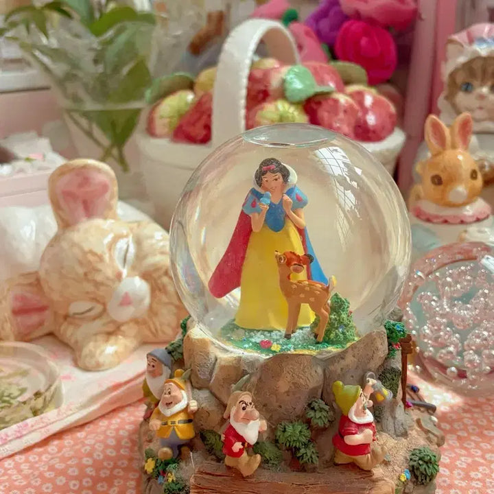 [BUNJANG] Disney Snow White and the Seven Dwarfs Snow Globe with Music Box / (빈티지)디즈니 백설공주와 일곱 난쟁이 스노우볼(오르골 작동됨)