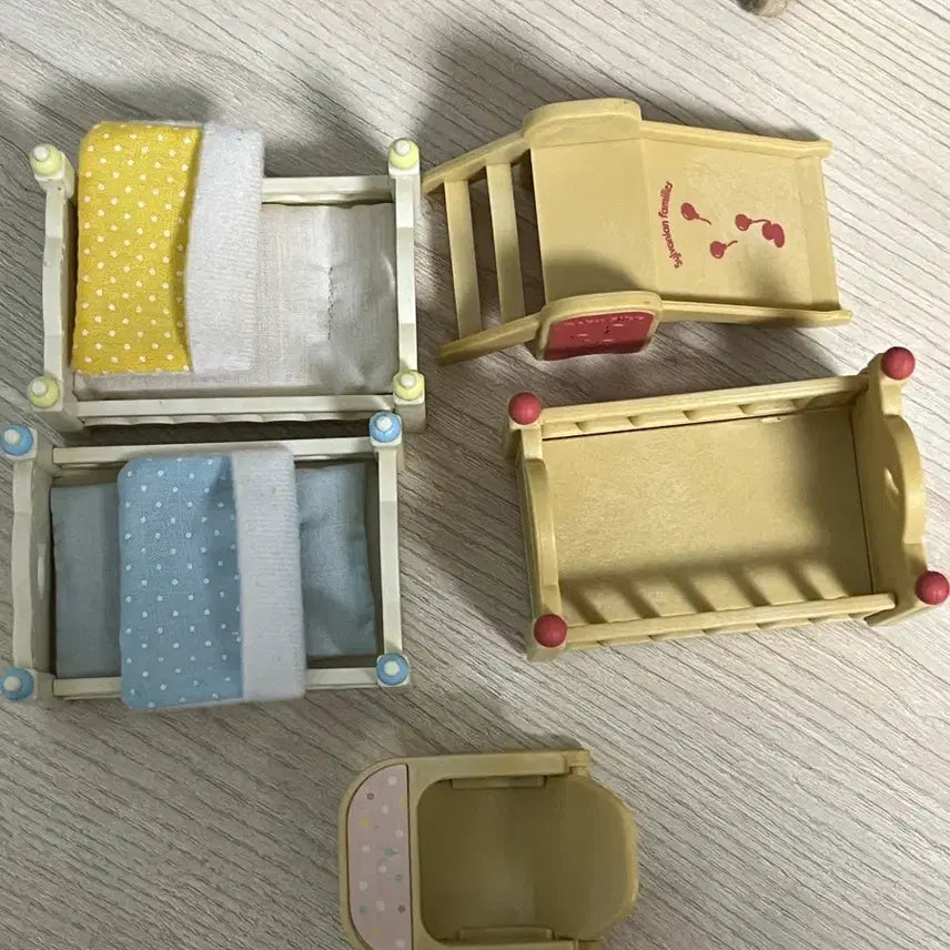 [BUNJANG] Sylvanian Families Miniature Nursery Furniture Bundle / 실바니안 가구 침대 아기 놀이터 미니어처 일괄