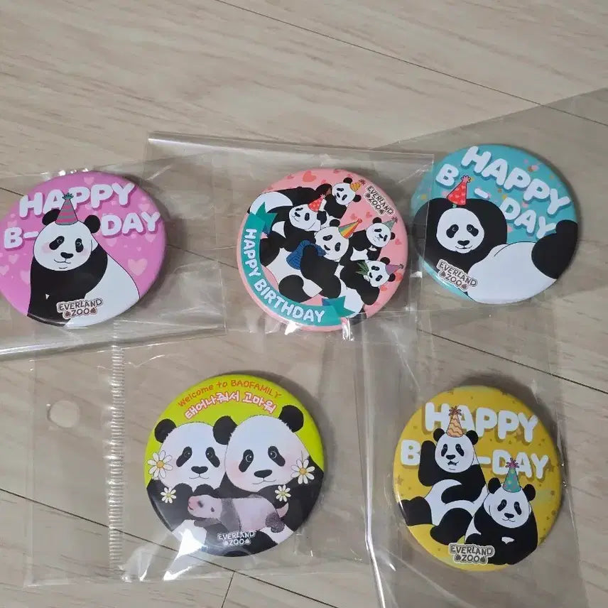 [BUNJANG] Everland Bao Family Panda Birthday Badge Set (5 Types) / 에버랜드 바오패밀리 판다 생일 뱃지 5종
