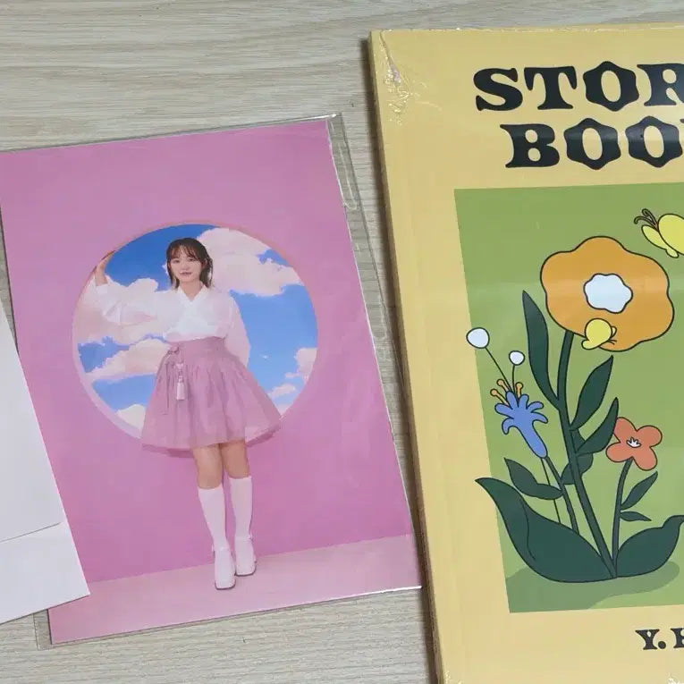 [BUNJANG] Younha Holics 7th Generation Official Fanclub Kit Storybook Photocard Postcard Bundle Set / 윤하 홀릭스 7기 구성품 팝니다 스토리북 포카 엽서