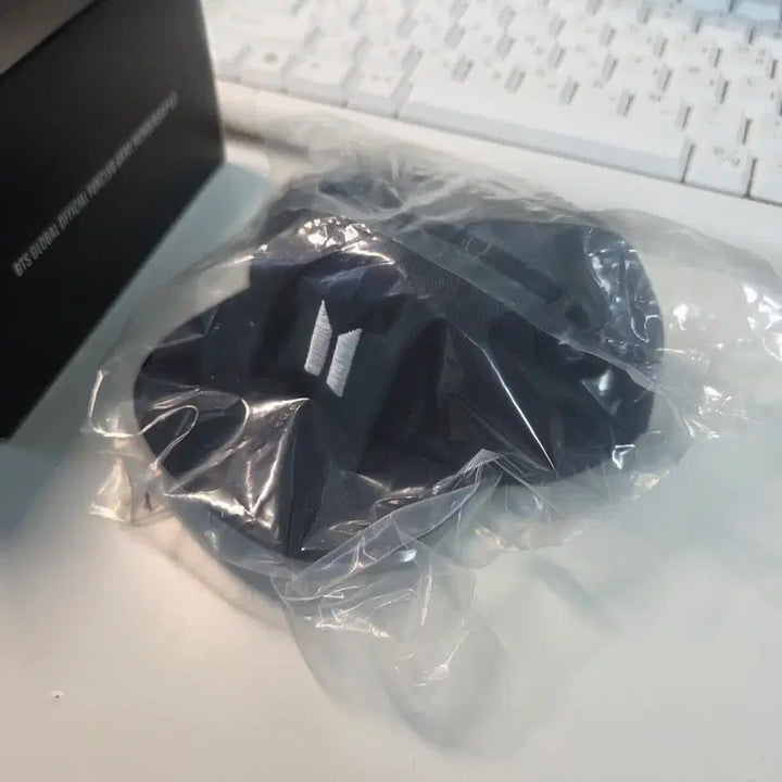 [BUNJANG] BTS ARMY kit v7 Hat Keychain (No Photocard) / BTS 방탄소년단 아미키트 v7 모자키링 (포카X)