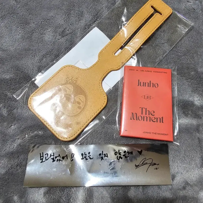 [BUNJANG] Lee Junho (2PM) Confetti Luggage Tag, Film Photo Set / 이준호 펭펭이 러기지택 네임택, 컨페티(긴테), 준더모 필름포토세트