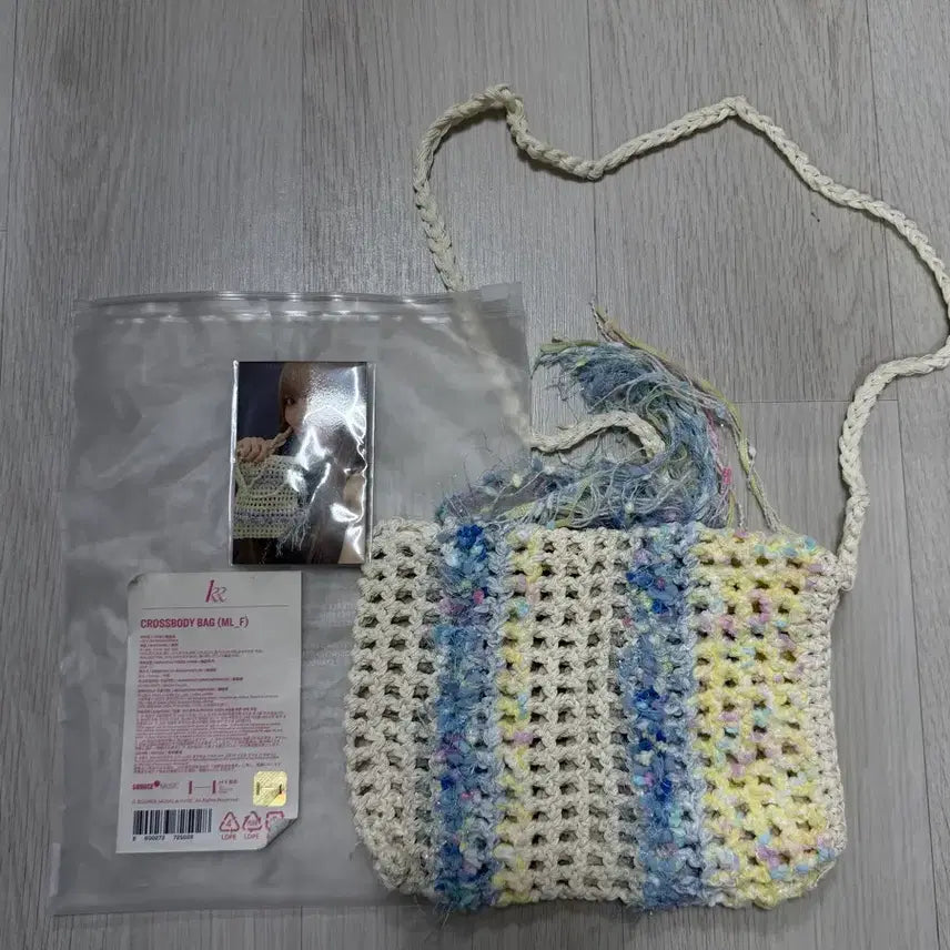 [BUNJANG] LE SSERAFIM Sakura Design Crochet Mini Crossbody Bag (Photocard Included) / [B02] 르세라핌 사쿠라 디자인 꾸로셰 미니 크로스백 (포카포함)