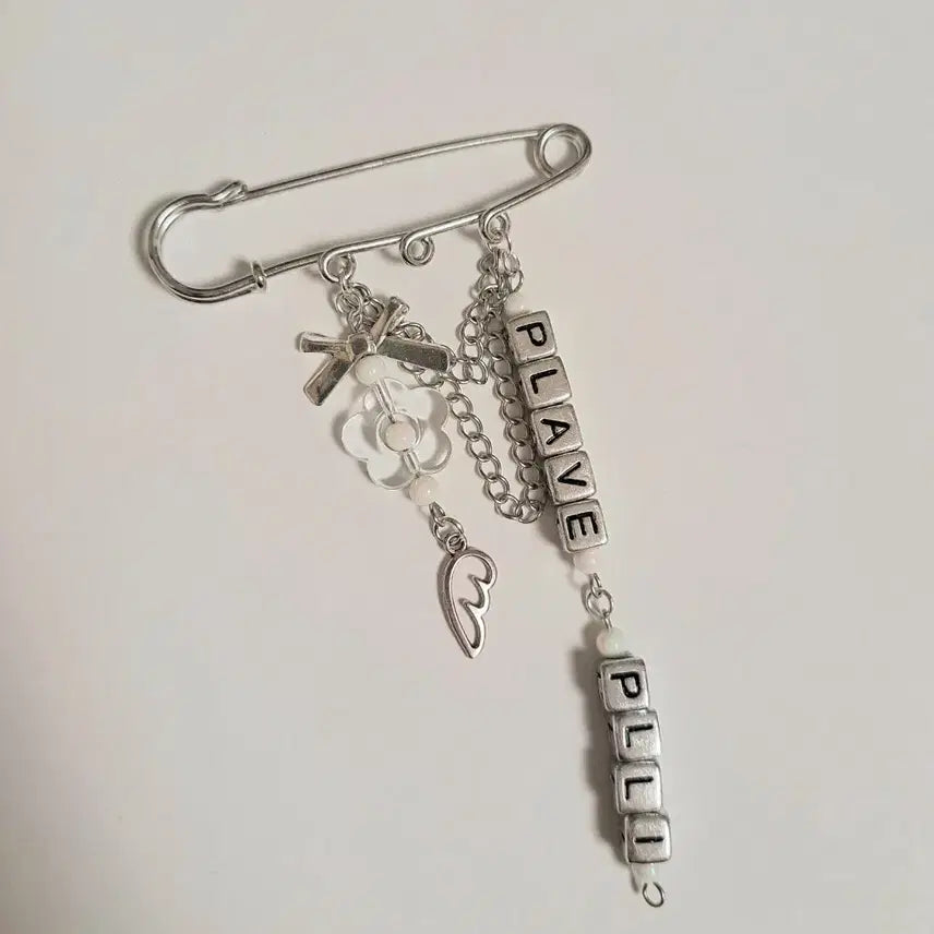[BUNJANG] PLAVE Initial Brooch / 플레이브 PLAVE 이니셜 브로치