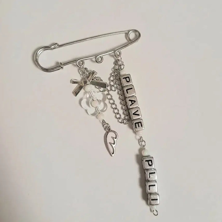 [BUNJANG] PLAVE Initial Brooch / 플레이브 PLAVE 이니셜 브로치