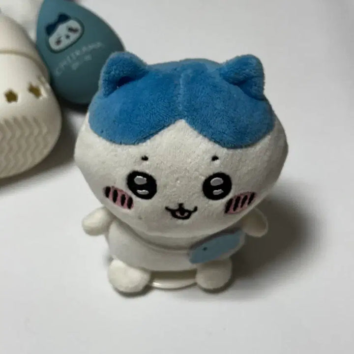[BUNJANG] Chiikawa Hachiware Pitaruesto Plush Doll Handkerchief Puff Bundle Set / 먼작귀 하치와레 피타레스토 인형 손수건 퍼프 일괄