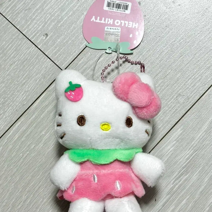 [BUNJANG] Sanrio Hello Kitty Strawberry Plush Keychain / 산리오 헬로키티 딸기 인형 키링