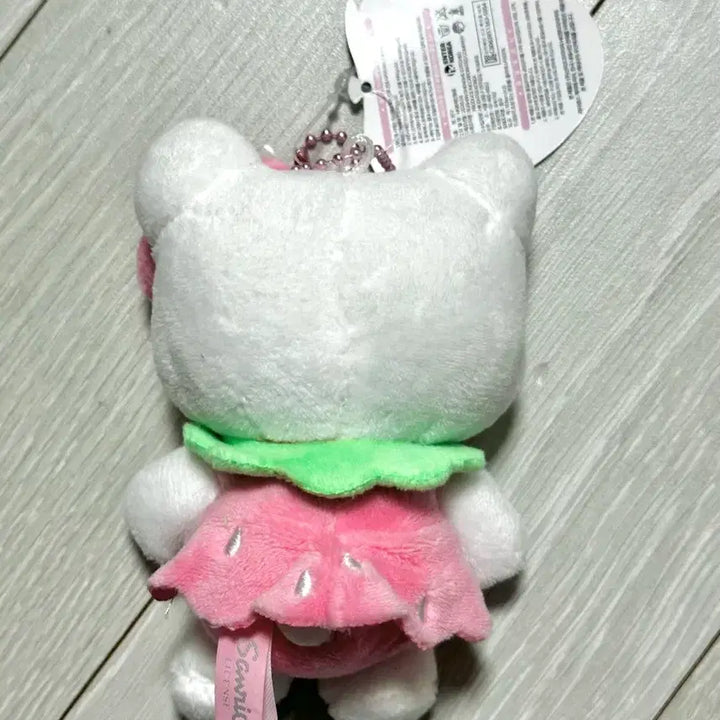 [BUNJANG] Sanrio Hello Kitty Strawberry Plush Keychain / 산리오 헬로키티 딸기 인형 키링