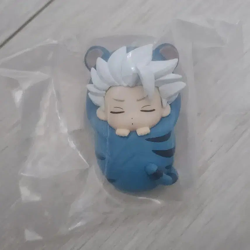 [BUNJANG] Bleach Tite Kubo Toshiro Hitsugaya Hugging Figure / 블리치 포대기 가챠 아소토 A상 피규어 히츠가야 토시로 눈감버전