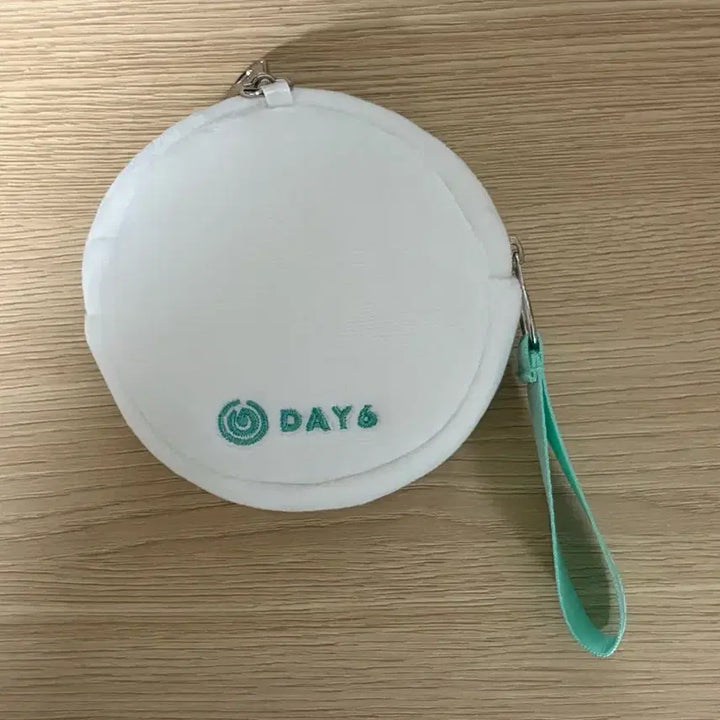 [BUNJANG] DAY6 Lotte Hotel Collaboration Pouch / 데이식스 DAY6 롯데호텔 콜라보 파우치 팬클럽 슬로건
