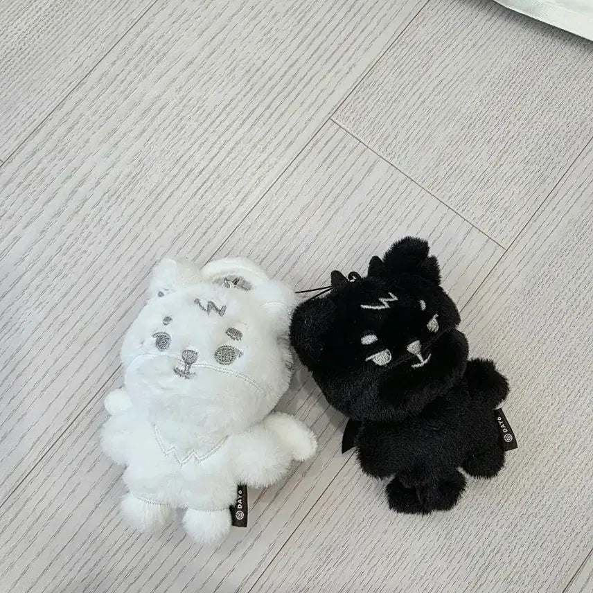 [BUNJANG] Xdinary Heroes X Denimals Secret Mini Plush Keychain Young K / 데니멀즈 케 시크릿 미니플러시 키링 영기스트 영케이 굿즈 쁘멀 악마케