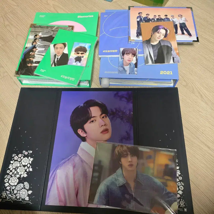 [BUNJANG] BTS Jin Memories DVD 3D Photo Set / 방탄 석진 메모리즈 DVD 포카포함 풀셋양도. bts 3d포토. 달마중 굿즈일괄