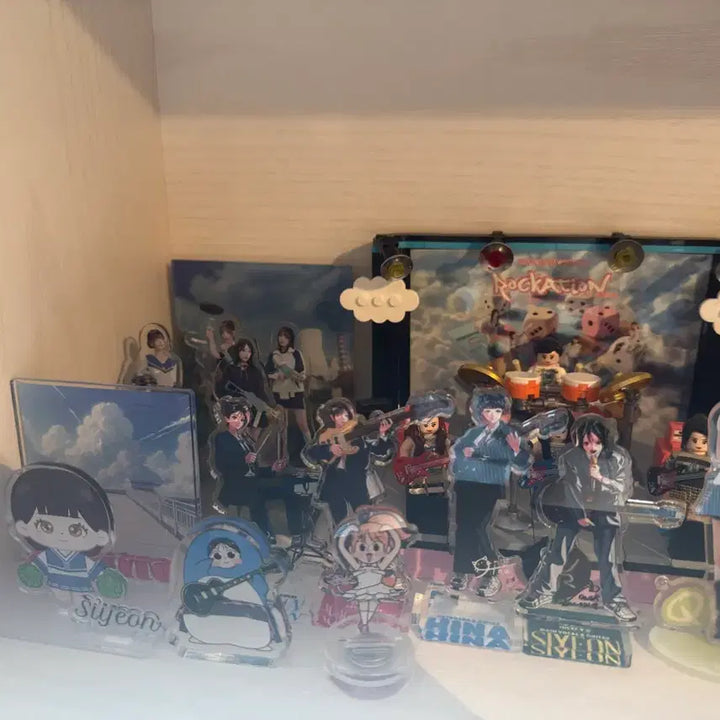 [BUNJANG] QWER Acrylic Stand &amp; Diorama Bundle Set / QWER 각종 아크릴 스탠드, 디오라마 일괄 판매 모바일배그 디오라마 2주년팝업 디오라마 락케이션 디오라마 등등