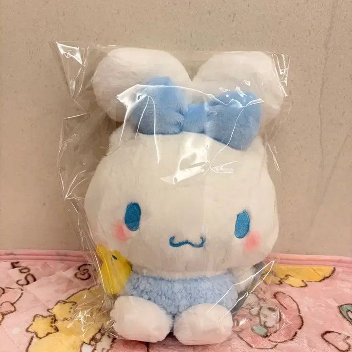 [BUNJANG] Sanrio Cinnamoroll Tied-Ear Plush Doll / (새상품, 정품) 산리오 시나모롤 귀 묶은 목욕 시나 인형