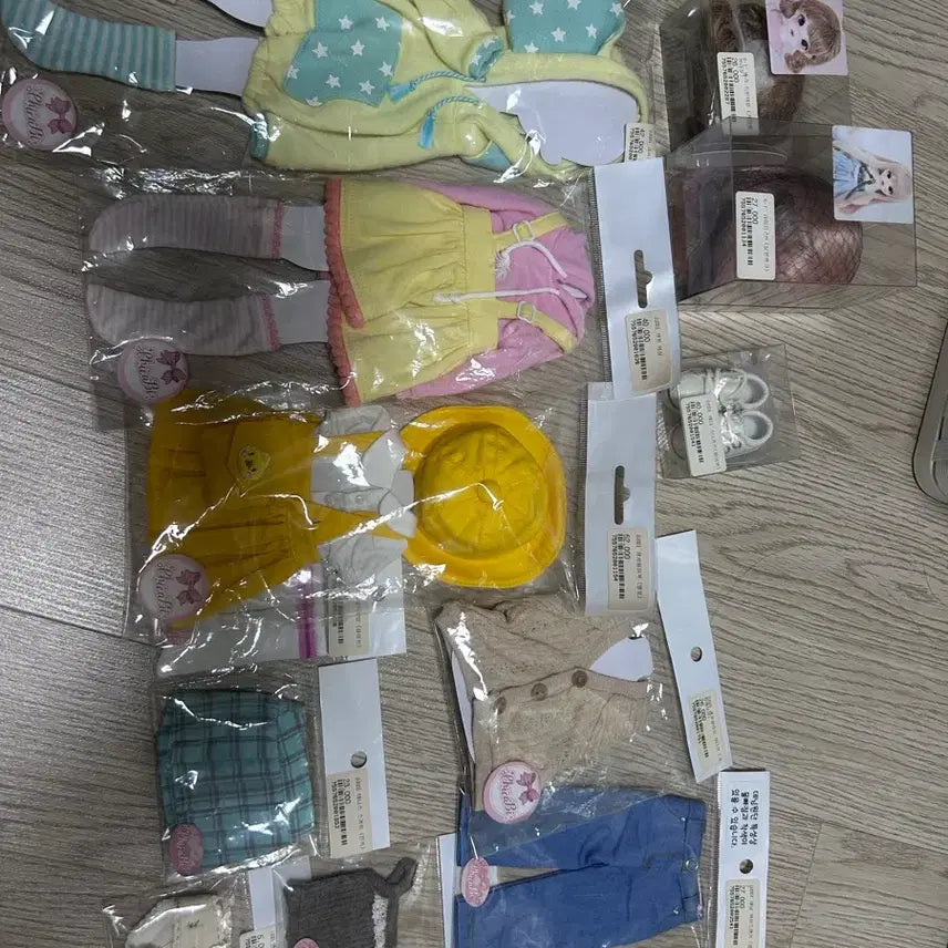 [BUNJANG] ChikaBi USD Doll Clothes, Shoes, and Wig Set / 치카비 usd 옷,신발,가발