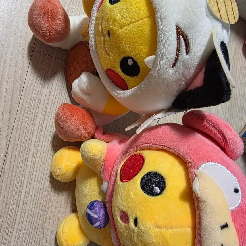 [BUNJANG] Pokemon Pikachu Medium Plush Set (2) / 포켓몬스터 피카츄 중형 인형 2개 세트