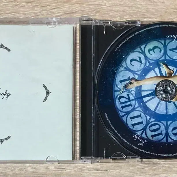 [BUNJANG] Laufey A Matter Of Time CD Jewel Case Version / 라이베이(Laufey) - A Matter Of Time CD (쥬얼반)