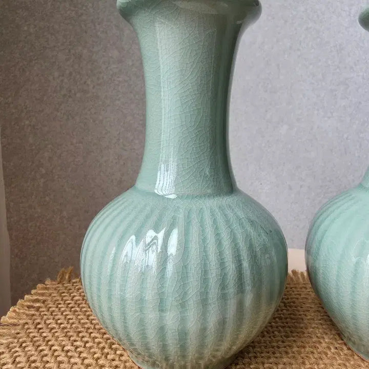 [BUNJANG] Haecheong Pottery Celadon Vase Set / 해청도예 청자 양각 화병 세트