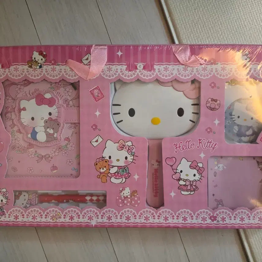 [BUNJANG] Sanrio Hello Kitty Diary, Mirror, Comb, Memo Pad, Badge, Sticker, Pen Set / 헬로키티 다이어리 거울 빗 메모지 뱃지 스티커 펜 세트 산리오 선물세트 문구세트