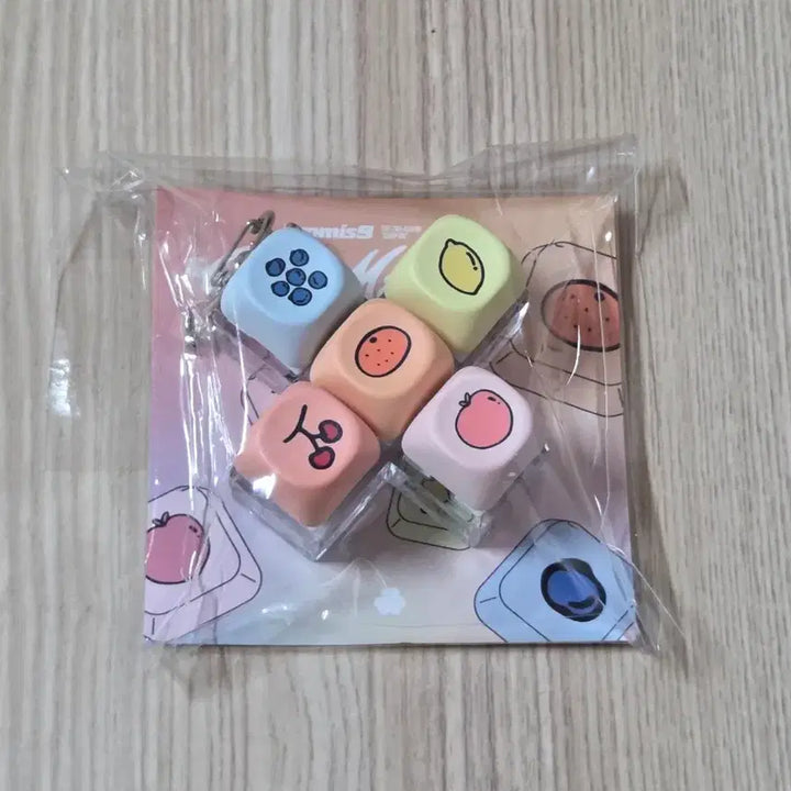 [BUNJANG] fromis_9 Vitamin Me Official Photocard Holder Keychain / 프로미스나인 비타민미 공방 키캡 키링