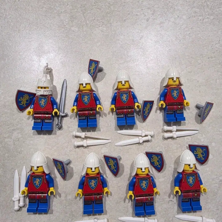[BUNJANG] LEGO Castle Knight Minifigures 8-Piece Bundle / 레고 캐슬 단검병 8기 일괄 판매