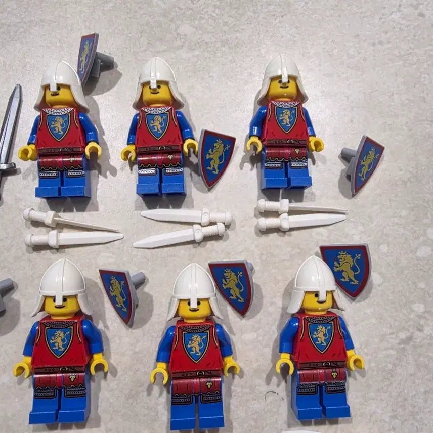 [BUNJANG] LEGO Castle Knight Minifigures 8-Piece Bundle / 레고 캐슬 단검병 8기 일괄 판매