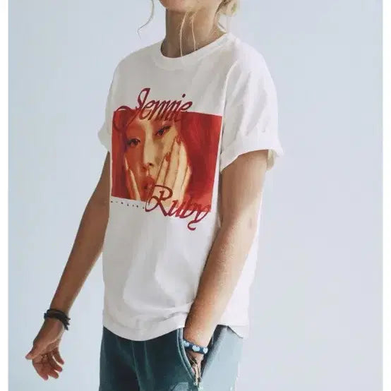[BUNJANG] Zara x Jennie Collaboration Graphic T-Shirt / [미착용 새상품] 자라 x 제니 그래픽 반팔 티셔츠 zara 블랙핑크 프린팅 굿즈 크롭 화이트