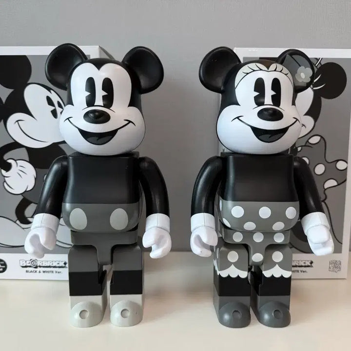 [BUNJANG] Be@rbrick Mickey Mouse 400% Black &amp; White Edition / 베어브릭 미키마우스 400% 블랙앤화이트 에디션