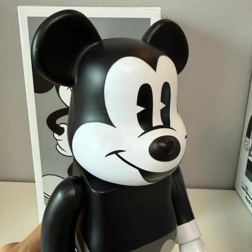 [BUNJANG] Be@rbrick Mickey Mouse 400% Black &amp; White Edition / 베어브릭 미키마우스 400% 블랙앤화이트 에디션