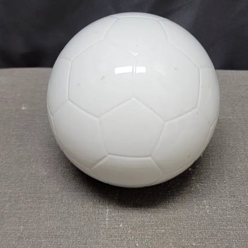[BUNJANG] White Porcelain Soccer Ball Ceramic / 백자 축구공 도자기