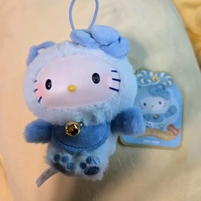 [BUNJANG] Hello Kitty Lucky Cat Mascot Keychain / 헬로키티 행운의 고양이/야옹이 블루 인형,키링 팝니다.