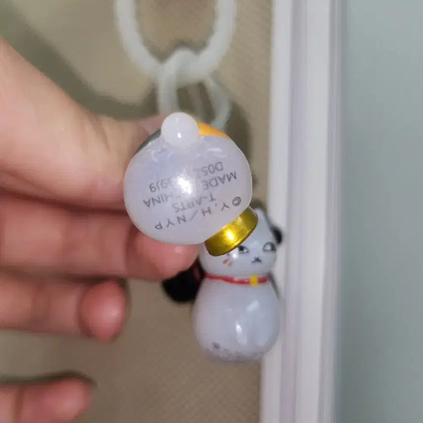 [BUNJANG] Nekomonogatari Nyanko-sensei Gacha Figure Keychain / 냥코센세 가챠 (명패 들고 있는 거)