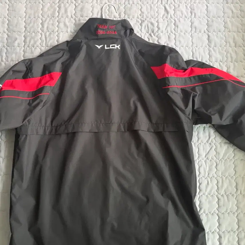 [BUNJANG] T1 2024 Spring LCK Uniform Windbreaker Jacket / T1 티원 스프링 LCK 유니폼 자켓 바람막이 판매