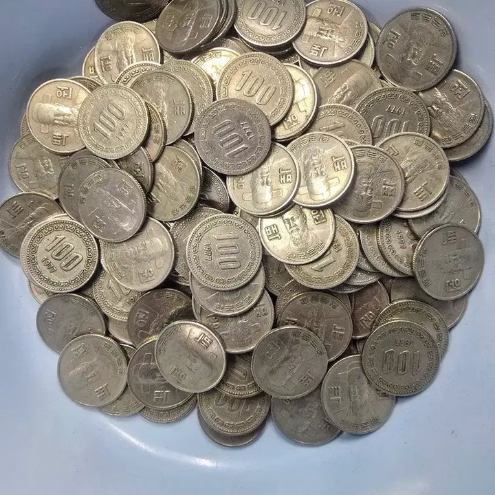 [BUNJANG] 1977 South Korean 100 Won Coins (200 pcs) / 1977년 100원 동전 4롤 200개