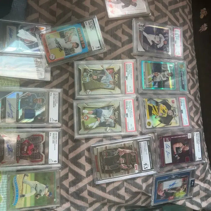 [BUNJANG] 2-Tier Card Display Case &amp; Graded Card Collection Bundle / 카드 수집품 보관함 2단 구성 및 등급 카드 오늘만 이가격